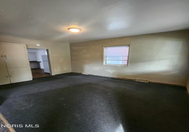 Photo 3 of Single family home for sale at 706 Berry St, Toledo, OH 43605 | MLS# 10014994 | Listing updated on 2026-10-21