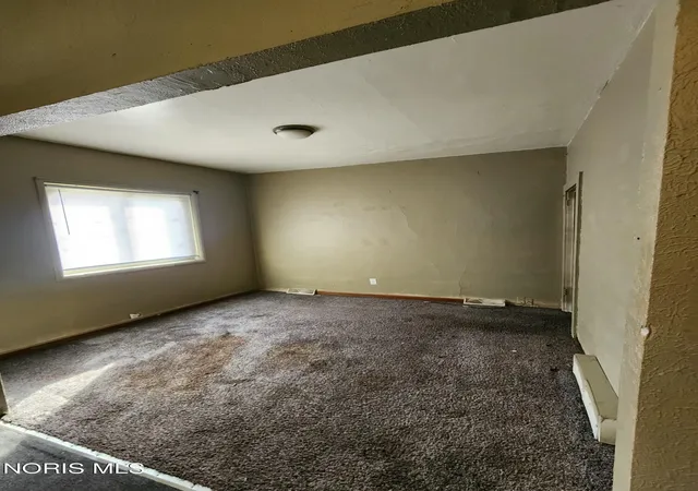Photo 3 of Single family home for sale at 706 Berry St, Toledo, OH 43605 | MLS# 10014994 | Listing updated on 2026-10-21