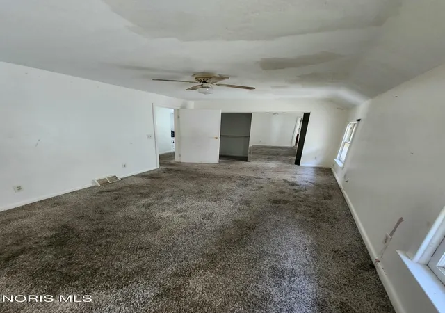 Photo 3 of Single family home for sale at 422 E Streicher St, Toledo, OH 43608 | MLS# 10014997 | Listing updated on 2026-10-23