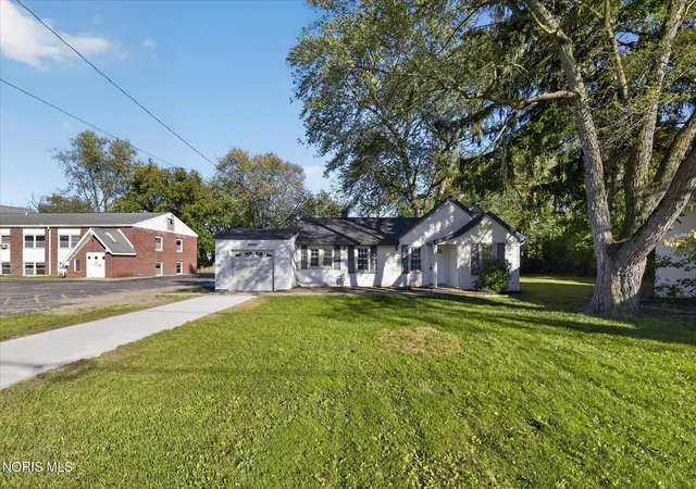 Photo 3 of Single family home for sale at 5860 Secor Rd, Toledo, OH 43623 | MLS# 10015054 | Listing updated on 2026-10-23