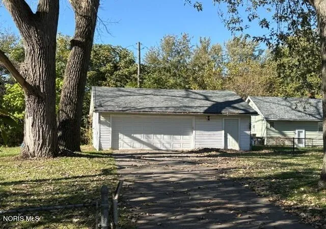 Photo 2 of Single family home for sale at 1405 Gage Rd, Toledo, OH 43612 | MLS# 10015023 | Listing updated on 2026-10-28