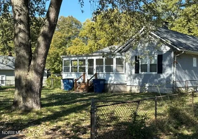 Photo 3 of Single family home for sale at 1405 Gage Rd, Toledo, OH 43612 | MLS# 10015023 | Listing updated on 2026-10-28