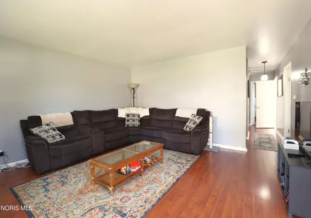 Photo 3 of Single family home for sale at 22 Orville Dr, Toledo, OH 43612 | MLS# 10015171 | Listing updated on 2026-10-24