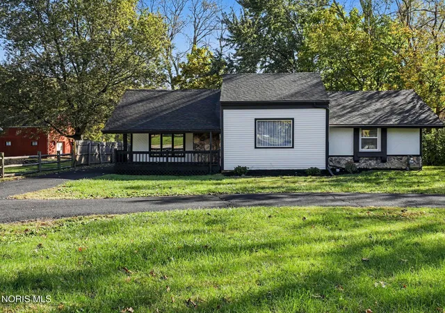 Photo 2 of Single family home for sale at 2520 N Holland Sylvania Rd, Toledo, OH 43615 | MLS# 10015028 | Listing updated on 2026-10-28