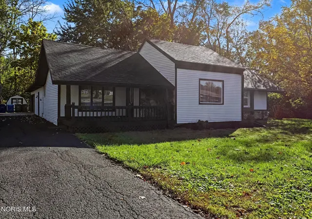 Photo 3 of Single family home for sale at 2520 N Holland Sylvania Rd, Toledo, OH 43615 | MLS# 10015028 | Listing updated on 2026-10-28