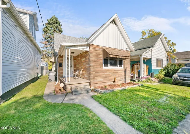 Photo 2 of Single family home for sale at 319 Palmer St, Toledo, OH 43608 | MLS# 10015032 | Listing updated on 2026-10-26