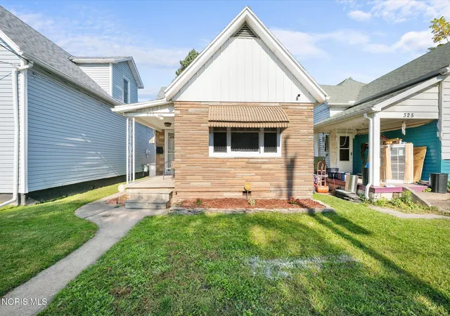 Photo 3 of Single family home for sale at 319 Palmer St, Toledo, OH 43608 | MLS# 10015032 | Listing updated on 2026-10-26