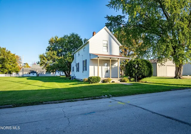 Photo 2 of Single family home for sale at 220 N Tyler St, Van Wert, OH 45891 | MLS# 10015048 | Listing updated on 2026-10-25