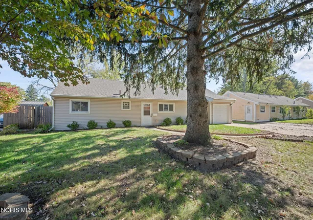 Photo 2 of Single family home for sale at 1740 Delmonte Dr, Toledo, OH 43615 | MLS# 10015113 | Listing updated on 2026-10-27