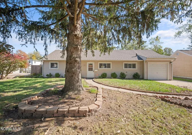 Photo 3 of Single family home for sale at 1740 Delmonte Dr, Toledo, OH 43615 | MLS# 10015113 | Listing updated on 2026-10-27