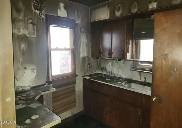 Photo 4 of Sale Pending at 536 Apple Ave, Toledo, OH 43609 | MLS# 10015062 | Listing updated on 2026-10-27