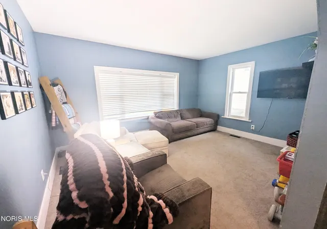 Photo 2 of Single family home for sale at 211 E Market St, Van Buren, OH 45889 | MLS# 10015064 | Listing updated on 2026-10-22