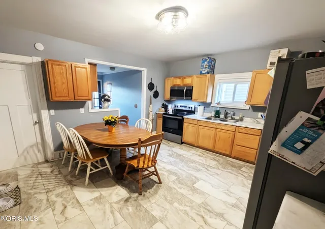 Photo 4 of Single family home for sale at 211 E Market St, Van Buren, OH 45889 | MLS# 10015064 | Listing updated on 2026-10-22