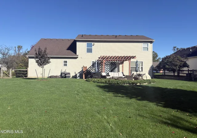 Photo 3 of Single family home for sale at 7831 Royal Hampton Ln, Waterville, OH 43566 | MLS# 10015103 | Listing updated on 2026-10-30