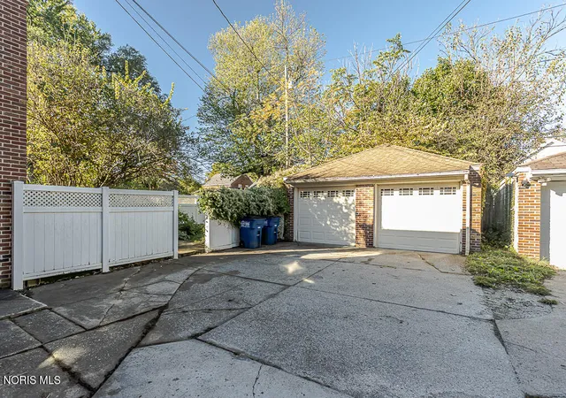 Photo 41 of Multi family home for sale at 3001 Algonquin Pkwy, Toledo, OH 43606 | MLS# 10015073 | Listing updated on 2026-10-22