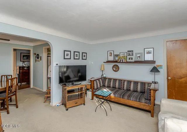 Photo 4 of House for sale at 3001 Algonquin Pkwy, Toledo, OH 43606 | MLS# 10015073 | Listing updated on 2026-10-22