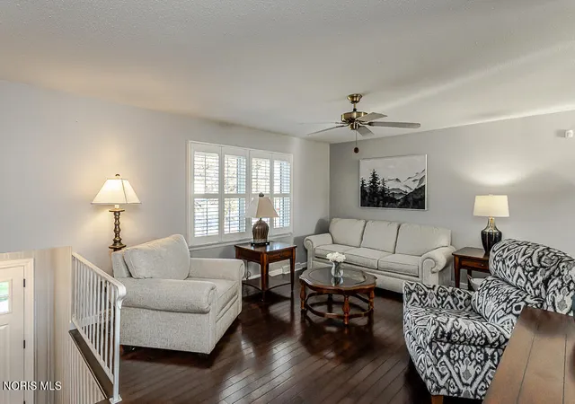 Photo 3 of Single family home for sale at 2618 Coveview Dr, Toledo, OH 43611 | MLS# 10015075 | Listing updated on 2026-10-22