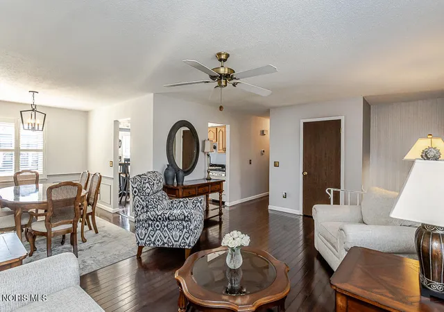 Photo 4 of Single family home for sale at 2618 Coveview Dr, Toledo, OH 43611 | MLS# 10015075 | Listing updated on 2026-10-22