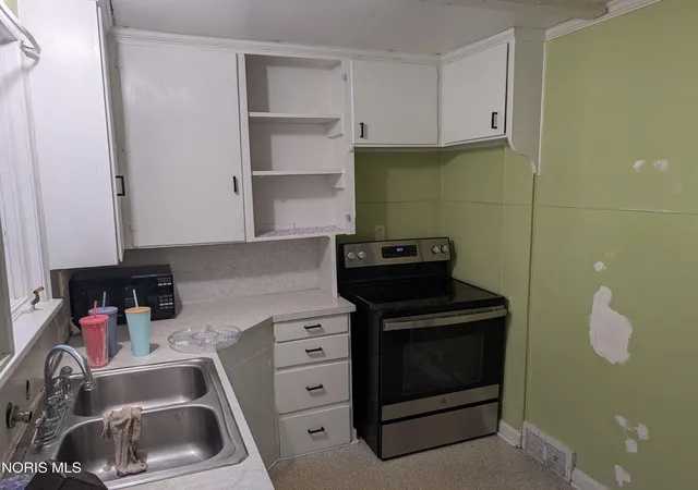 Photo 3 of Single family home for sale at 412 Ewing St, Fremont, OH 43420 | MLS# 10015084 | Listing updated on 2026-10-23