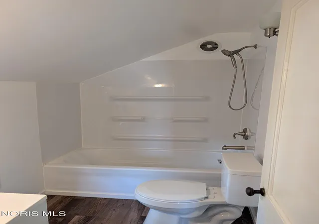 Photo 4 of Single family home for sale at 412 Ewing St, Fremont, OH 43420 | MLS# 10015084 | Listing updated on 2026-10-23