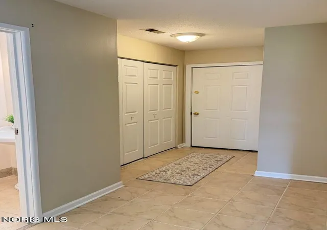 Listing Photo 5 - Condo for sale in building located at 6818 Fenwyck Rd, Maumee, OH 43537 - Unit #4