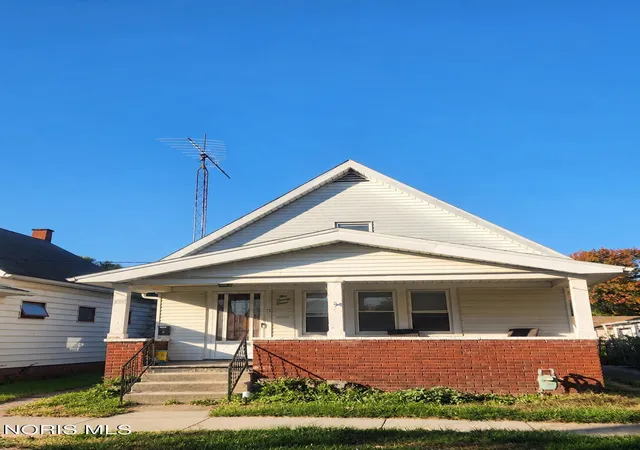 Photo 2 of Single family home for sale at 233 Bronson Ave, Toledo, OH 43608 | MLS# 10015158 | Listing updated on 2026-10-24