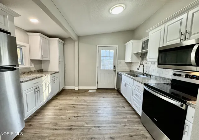 Photo 2 of Single family home for sale at 5909 Buchanan Dr, Toledo, OH 43623 | MLS# 10015100 | Listing updated on 2026-10-29