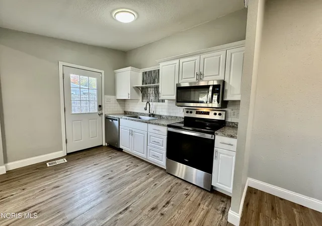 Photo 3 of Single family home for sale at 5909 Buchanan Dr, Toledo, OH 43623 | MLS# 10015100 | Listing updated on 2026-10-29