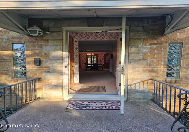 Photo 3 of Single family home for sale at 4228 Drummond Rd, Toledo, OH 43613 | MLS# 10015119 | Listing updated on 2026-10-23