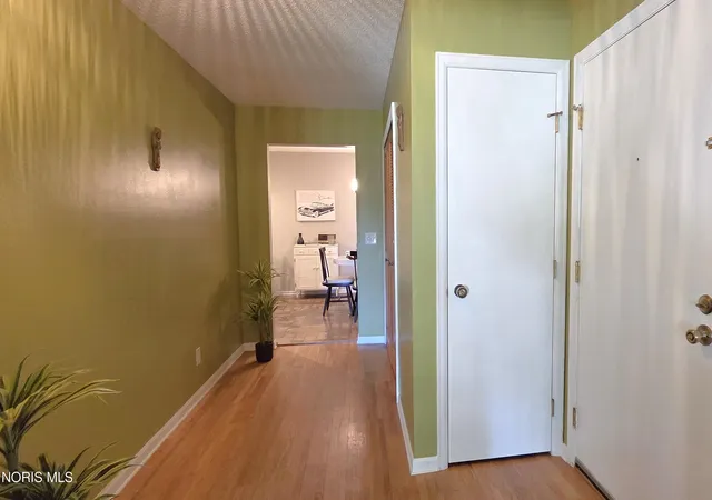 Photo 3 of Condo for sale at 6664 Kingsbridge Dr #8, Sylvania, OH 43560 | MLS# 10015122 | Listing updated on 2026-10-23