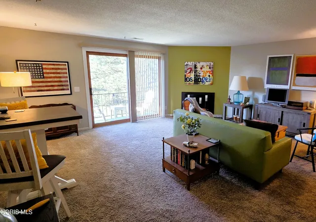 Photo 4 of Condo for sale at 6664 Kingsbridge Dr #8, Sylvania, OH 43560 | MLS# 10015122 | Listing updated on 2026-10-23