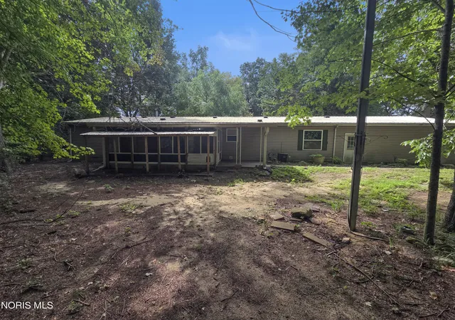 Photo 4 of Single family home for sale at 3510 County Rd C, Swanton, OH 43558 | MLS# 10015133 | Listing updated on 2026-10-23