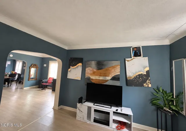 Photo 3 of Single family home for sale at 259 E Lake St, Toledo, OH 43608 | MLS# 10015165 | Listing updated on 2026-10-28