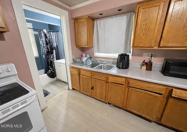 Photo 4 of Single family home for sale at 259 E Lake St, Toledo, OH 43608 | MLS# 10015165 | Listing updated on 2026-10-28