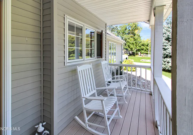 Photo 4 of Single family home for sale at 627 NW Catawba Rd, Port Clinton, OH 43452 | MLS# 10015174 | Listing updated on 2026-10-29