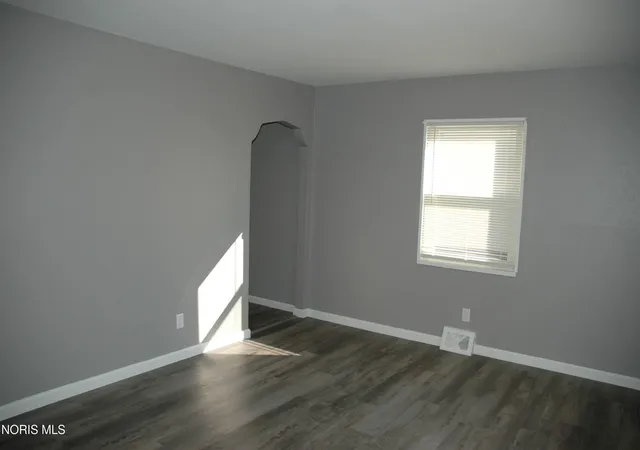 Photo 3 of Single family home for sale at 313 Willamont Rd, Toledo, OH 43612 | MLS# 10015197 | Listing updated on 2026-10-26