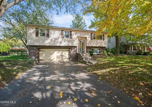 Photo 2 of Single family home for sale at 1663 Archwood Ln, Toledo, OH 43614 | MLS# 10015186 | Listing updated on 2026-10-27