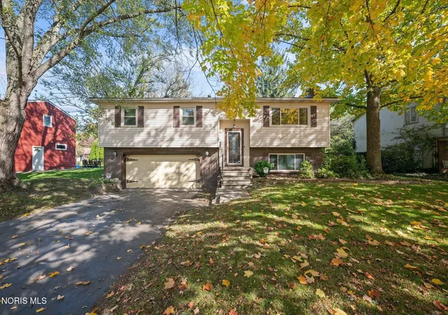 Photo 3 of Single family home for sale at 1663 Archwood Ln, Toledo, OH 43614 | MLS# 10015186 | Listing updated on 2026-10-27