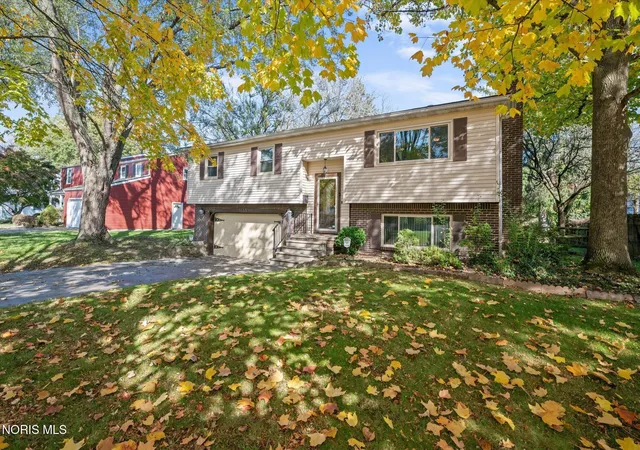 Photo 3 of Single family home for sale at 1663 Archwood Ln, Toledo, OH 43614 | MLS# 10015186 | Listing updated on 2026-10-27