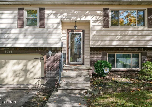 Photo 4 of Single family home for sale at 1663 Archwood Ln, Toledo, OH 43614 | MLS# 10015186 | Listing updated on 2026-10-27