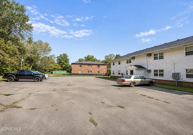 Photo 3 of House for sale at 1338 Brooke Park Dr, Toledo, OH 43612 | MLS# 10015225 | Listing updated on 2026-10-28