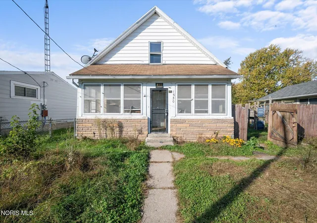 Photo 3 of Single family home for sale at 1530 Remington St, Toledo, OH 43605 | MLS# 10015216 | Listing updated on 2026-10-26