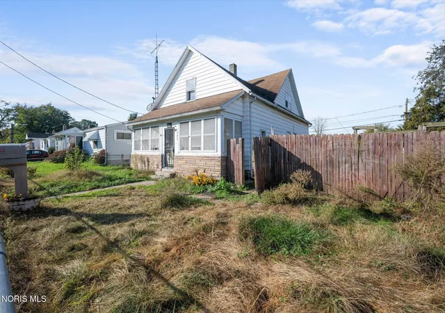 Photo 3 of Single family home for sale at 1530 Remington St, Toledo, OH 43605 | MLS# 10015216 | Listing updated on 2026-10-26