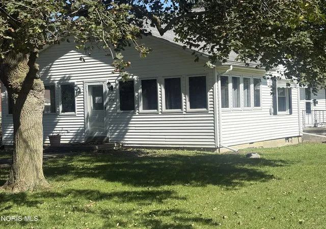Photo 2 of Single family home for sale at 804 Fairview Ave, Bowling Green, OH 43402 | MLS# 10015231 | Listing updated on 2026-10-28