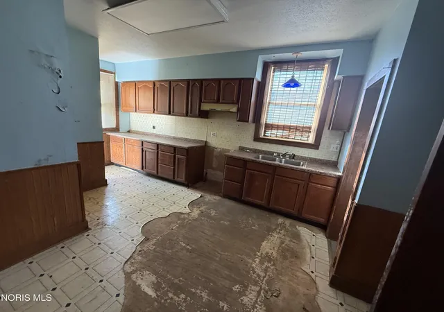 Photo 3 of Single family home for sale at 1723 Homestead St, Toledo, OH 43605 | MLS# 10015224 | Listing updated on 2026-10-26