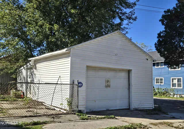 Photo 3 of Multi family home for sale at 1539 Mott Ave, Toledo, OH 43605 | MLS# 10015226 | Listing updated on 2026-10-28