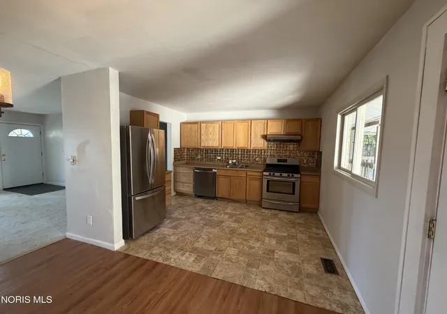 Photo 3 of Single family home for sale at 3723 Manchester Blvd, Toledo, OH 43606 | MLS# 10015244 | Listing updated on 2026-10-28