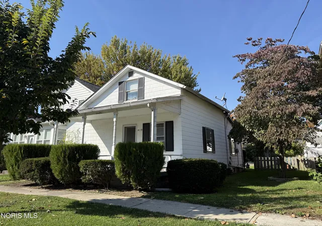 Photo 2 of Single family home for sale at 419 Clinton St, Elmore, OH 43416 | MLS# 10015260 | Listing updated on 2026-10-28