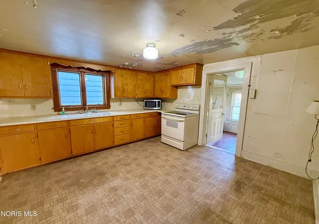 Photo 3 of Single family home for sale at 419 Clinton St, Elmore, OH 43416 | MLS# 10015260 | Listing updated on 2026-10-28