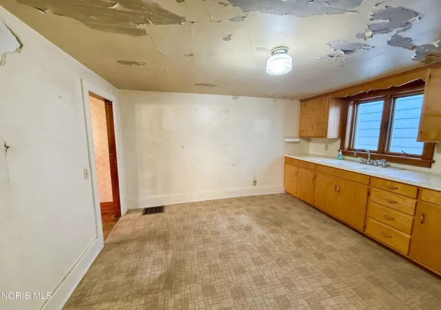 Photo 4 of Single family home for sale at 419 Clinton St, Elmore, OH 43416 | MLS# 10015260 | Listing updated on 2026-10-28